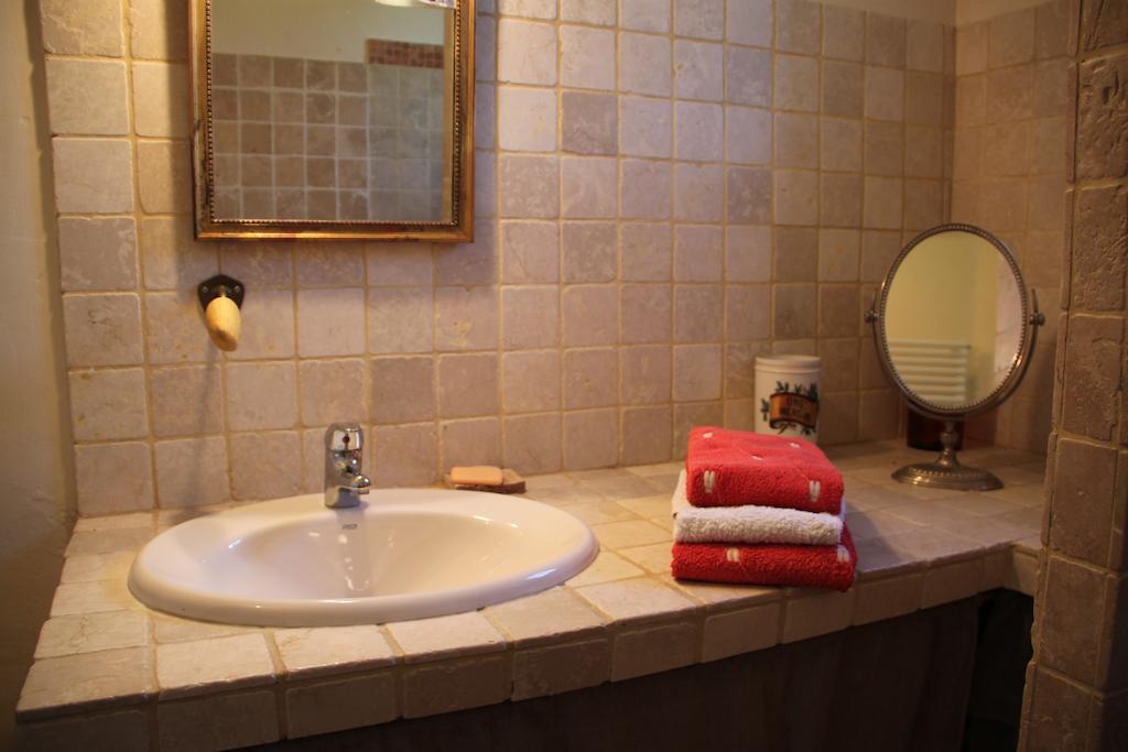 Le Mas Des Pins Mane (Alpes-de-Haute-Provence) Quarto foto