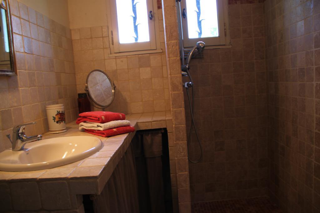 Le Mas Des Pins Mane (Alpes-de-Haute-Provence) Quarto foto