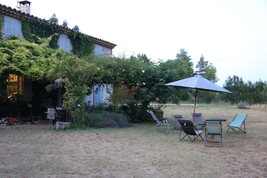 Le Mas Des Pins Mane (Alpes-de-Haute-Provence) Exterior foto